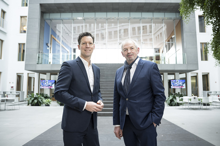 zzf1 ZZF-Büro im Haus der Bundespressekonferenz eröffnet: ZZF-Geschäftsführer Gordon Bonnet und ZZF-Präsident Norbert Holthenrich (von links).