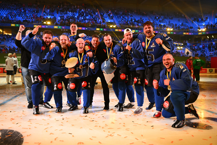 mera2 Das von Mera gesponserte Team „Westside Wessis“ holte sich die Trophäe. Bild: Brainpool