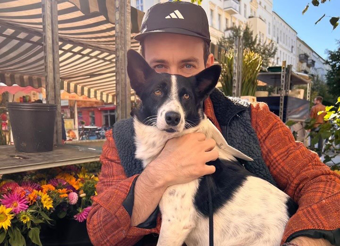 jan Jan Köppen spricht im aktuellen Podcast über seine Verbindung zur Musik, die mit seiner Liebe zu Hunden verknüpft ist.