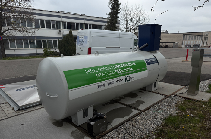 interquell4 LKWs und Sprinter von Interquell tanken ab sofort synthetischen Kraftstoff an der eigens für Interquell vorgesehenen HVO100-Betriebs-Tankstelle. Bild: Interquell