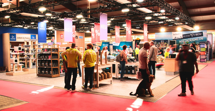 progartenundtier2025 1 Auf dem Heimtierstand der Hausmesse wurden Neuheiten der Eigenmarken Felicity, LandPartie und Vivantis vorgestellt. Bild: Sagaflor
