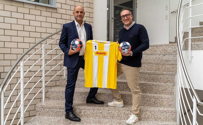 ehf1 Martin Hausleitner, Generalsekretär der European Handball Federation, und Stefan Seitz, International Head of Marketing & Brands bei Josera Petfood, freuen sich über die Kooperation. Bild: Josera