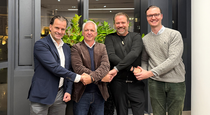 Alexander Gerards (Dr.Clauder), Andreas Altermann (Managing Partner/COO Mühldorfer), Malte Hübers (Dr.Clauder) und Josef Stöger (KKA) freuen sich über die Kooperation (von links). Bild: Mühldorfer Group.