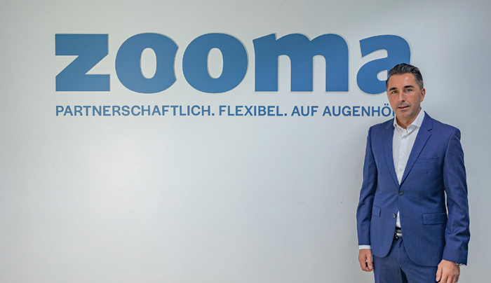 zoomalogo1 Zooma-Geschäftsführer Adin Mulaimovic präsentiert das neue Logo und Leitbild der Zooma. Bild: takefive-media