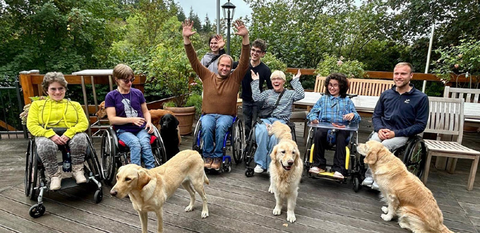 Wie bewegend die Begegnungen mit den Vita-Teams sein können, erlebte Felix Vos (3. von links) im September bei einem gemeinsamen Workshop mit Tommy Böhme. Bild: Mera